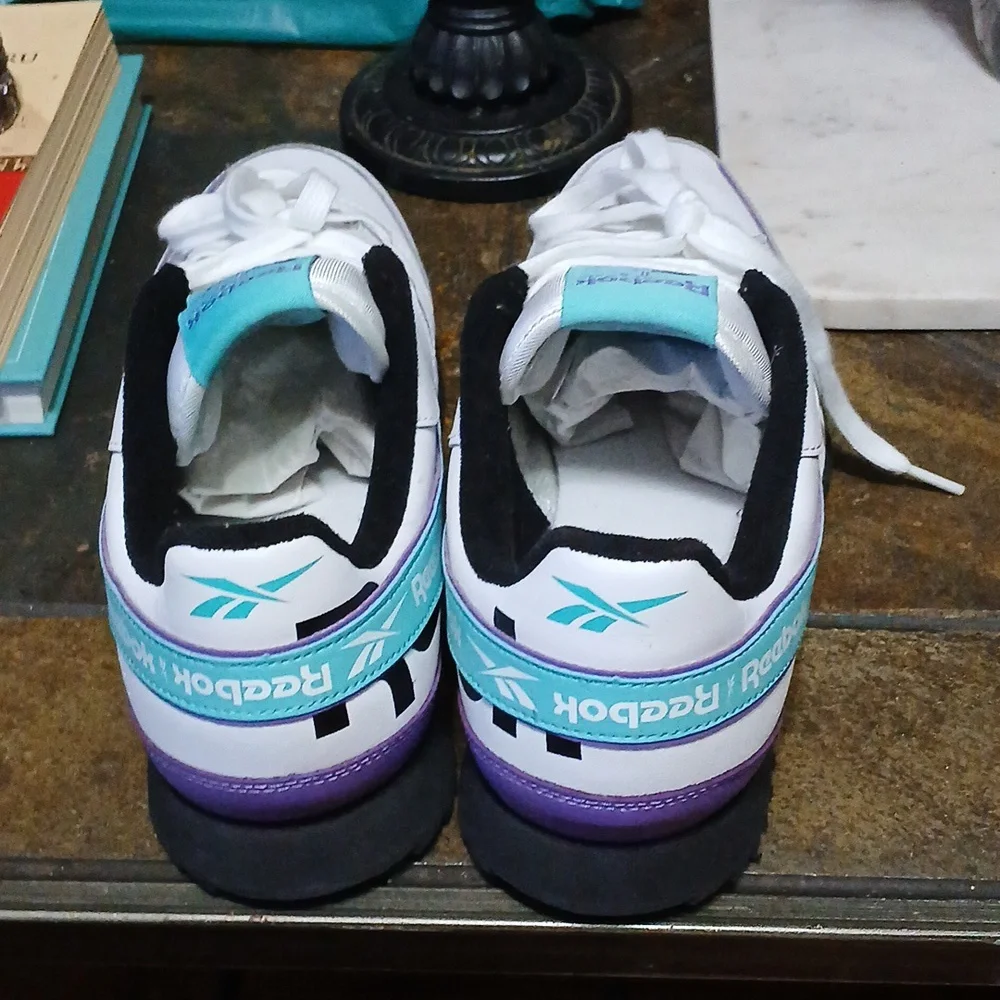 Reebok  classic size 10. - Picture 4 of 5